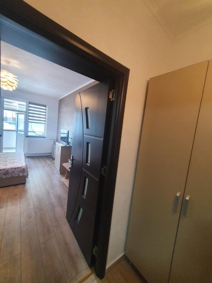 Shopping Cyti Cu 5 Appartement Râmnicu Vâlcea Buitenkant foto
